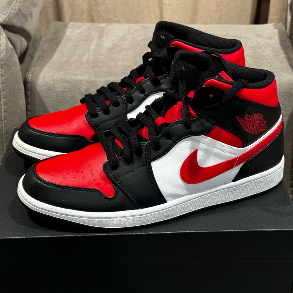 Jordan 1 Mid - Picture 7 of 7